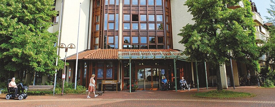 Außenansicht Pflegeheim Süßen mit Tagespflege im Erdgeschoss Außenansicht Pflegeheim Süßen mit Tagespflege im Erdgeschoss